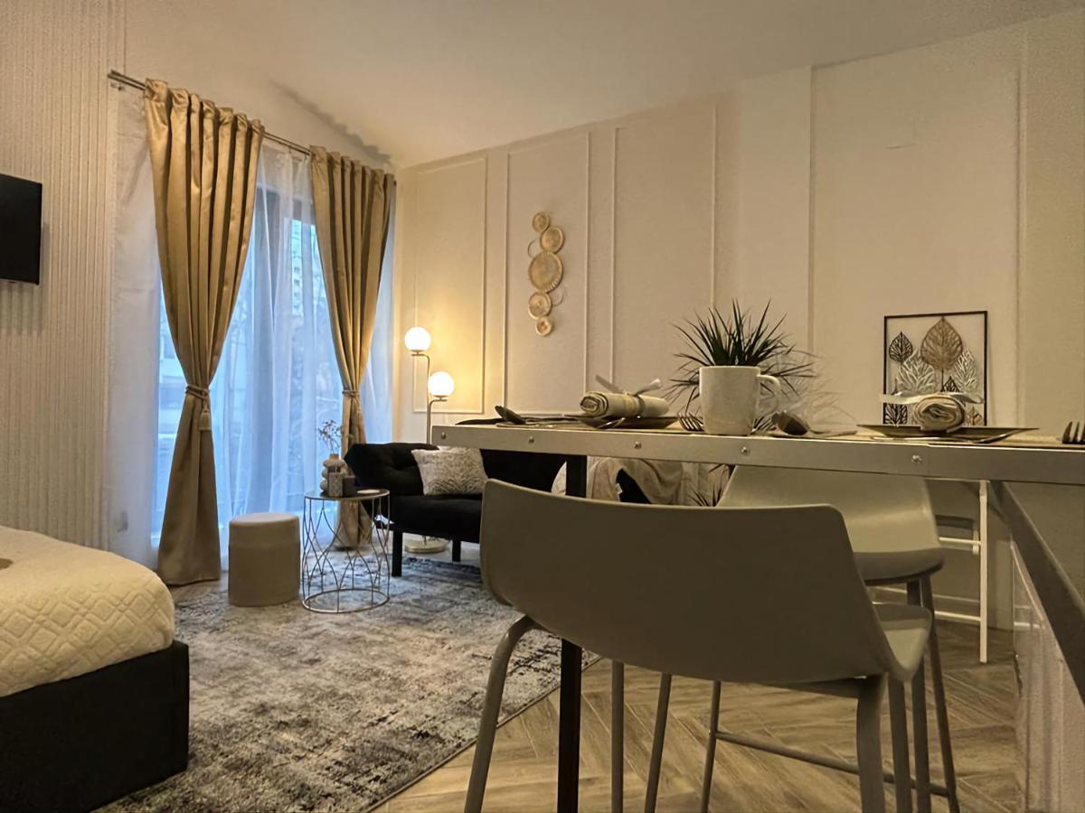 Appartamento Luxury Mansion Bucarest Esterno foto
