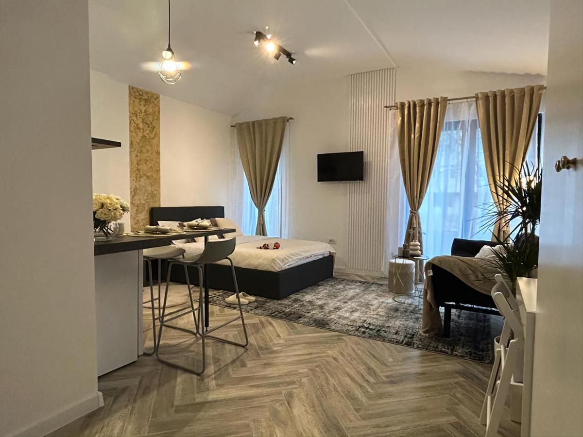 Appartamento Luxury Mansion Bucarest Esterno foto