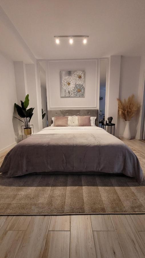 Appartamento Luxury Mansion Bucarest Esterno foto