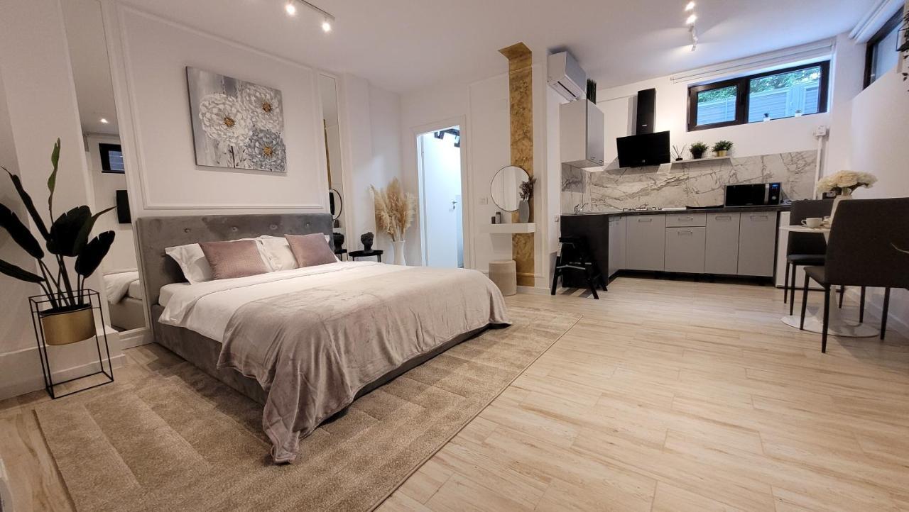 Appartamento Luxury Mansion Bucarest Esterno foto