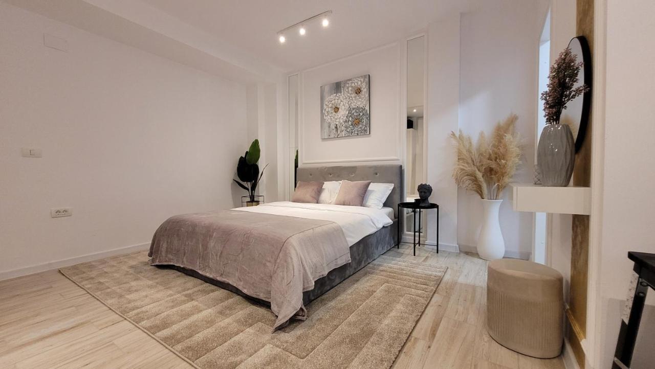 Appartamento Luxury Mansion Bucarest Esterno foto