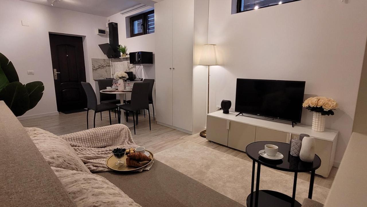 Appartamento Luxury Mansion Bucarest Esterno foto