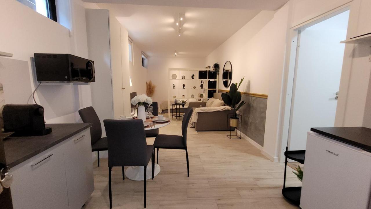 Appartamento Luxury Mansion Bucarest Esterno foto