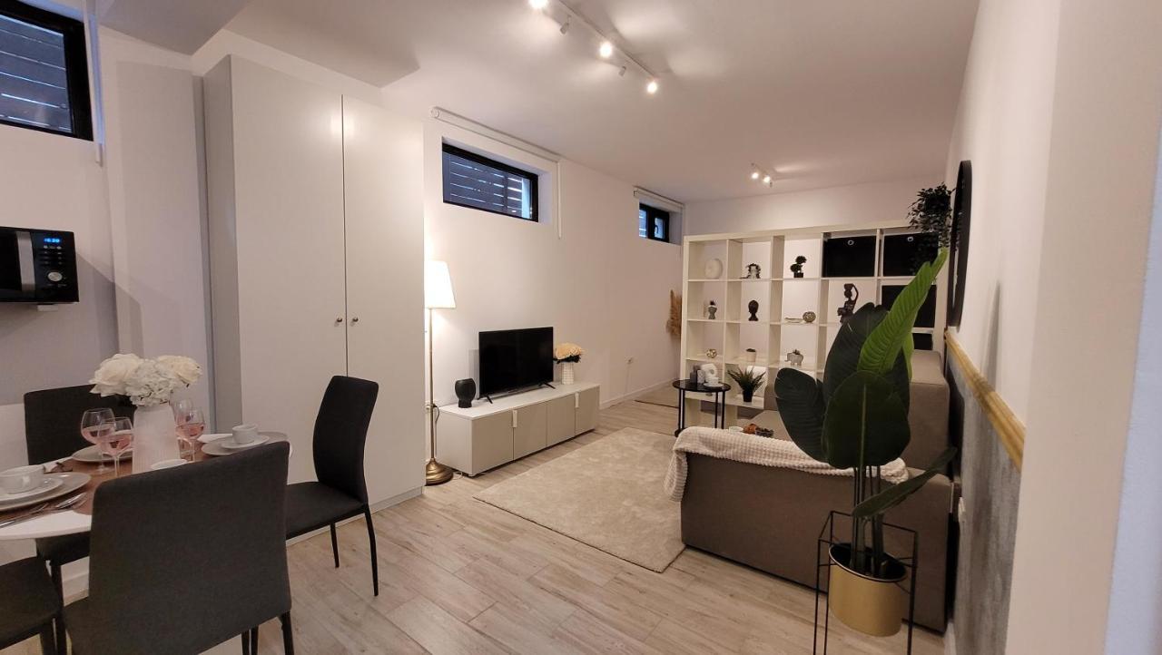 Appartamento Luxury Mansion Bucarest Esterno foto