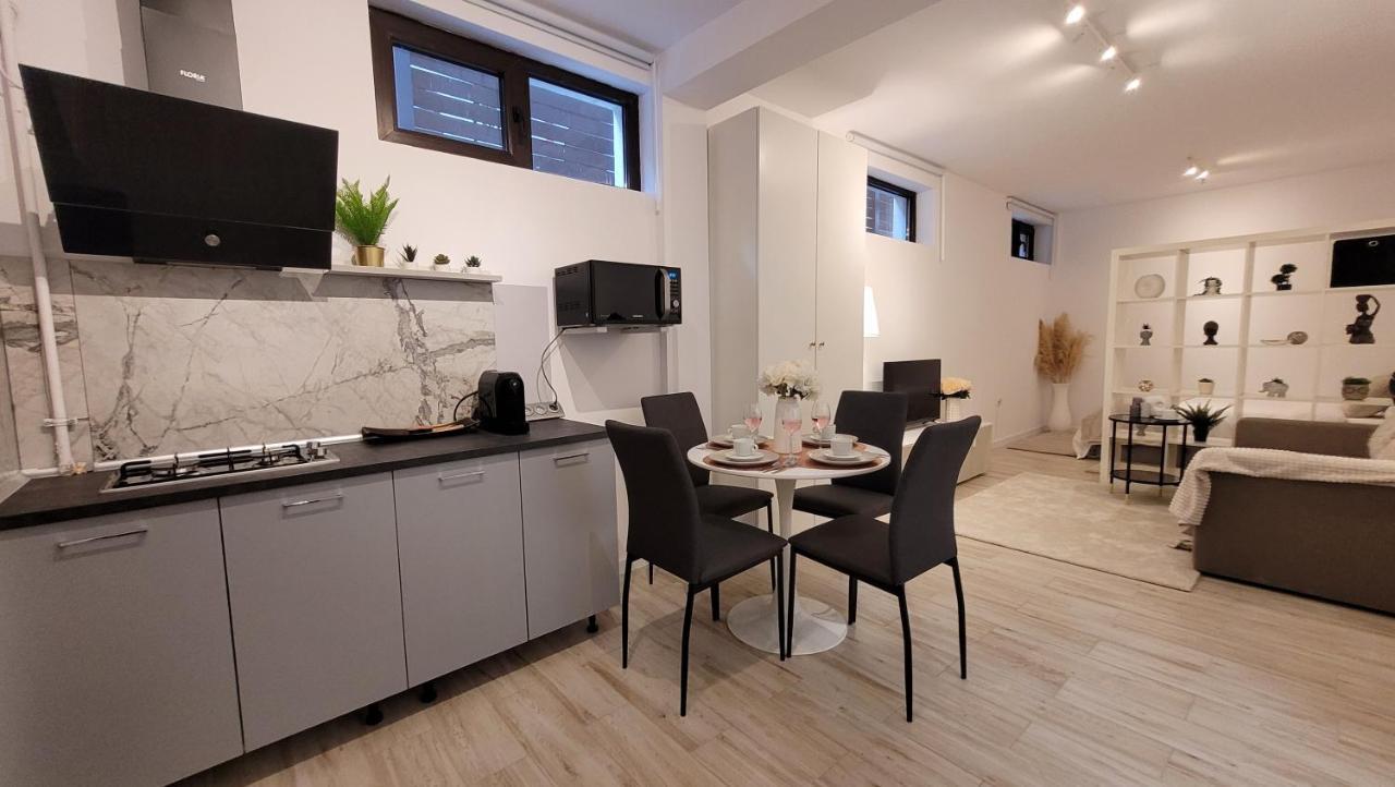Appartamento Luxury Mansion Bucarest Esterno foto